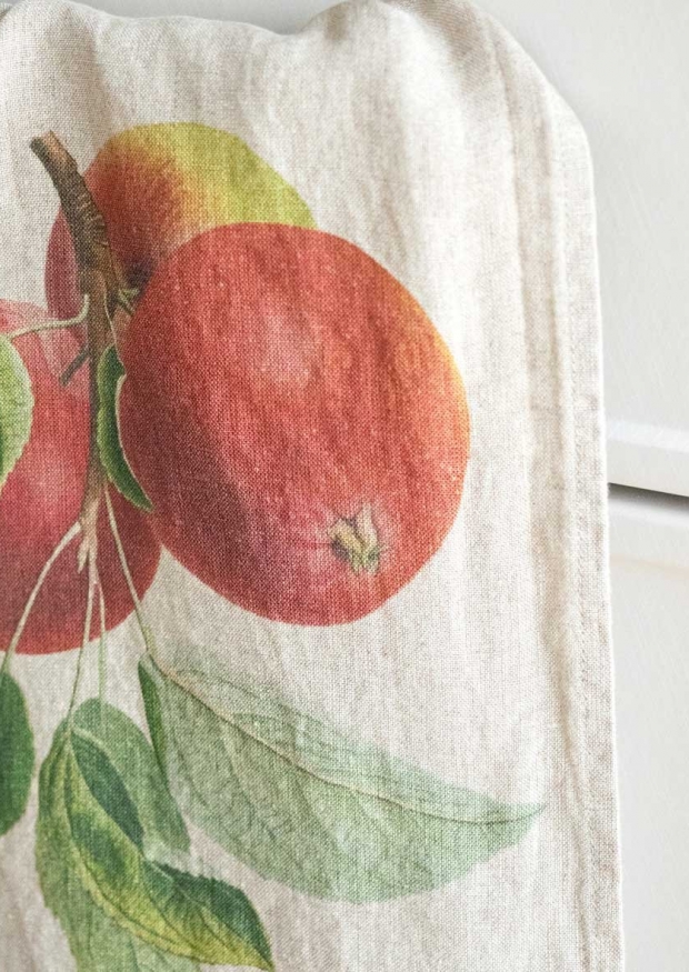 Kitchen towel in apple printed linen