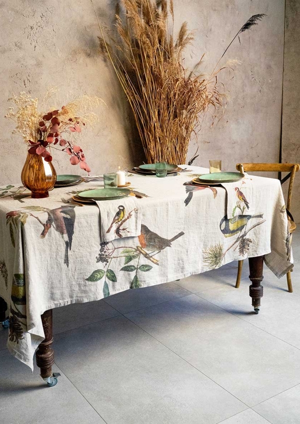 Linen tablecloth printed with little birds