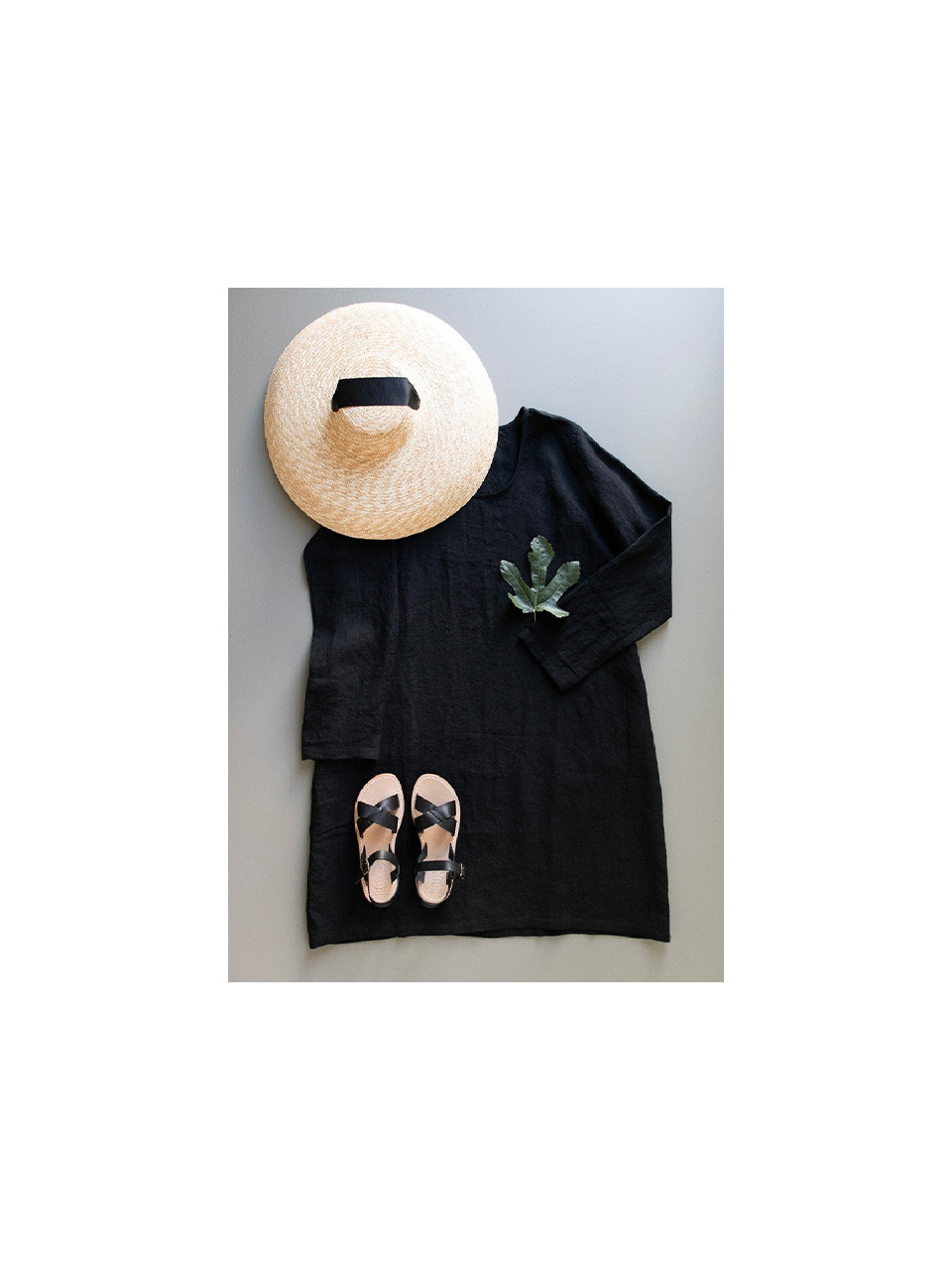 Flared dress, long sleeves, U neck, black linen