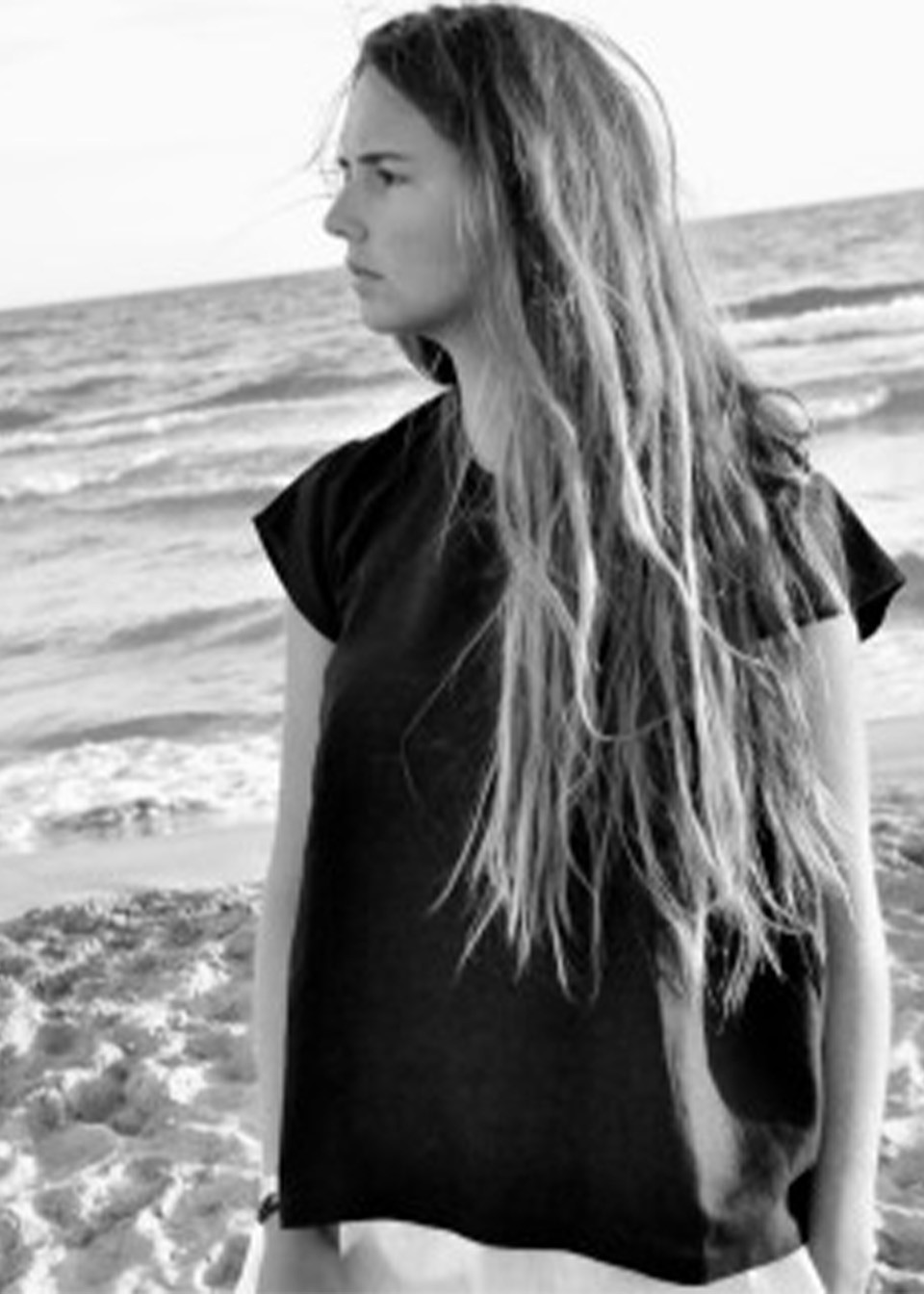 Blouse en lin noir manches courtes col rond Blouse en lin noir manches courtes col rond