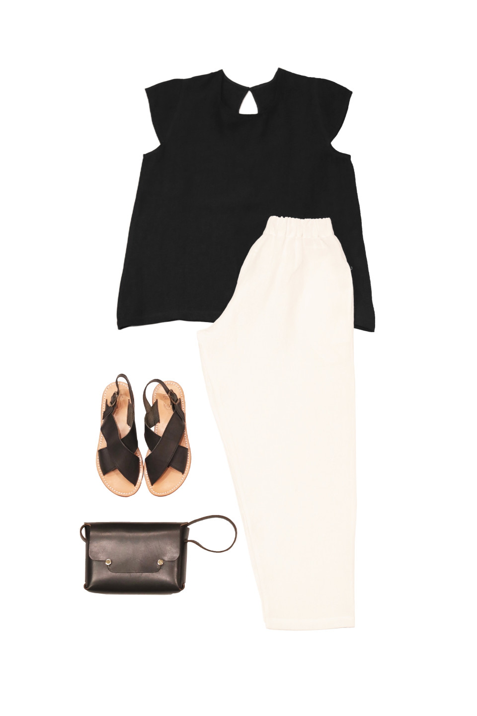 Blouse en lin noir manches courtes col rond Blouse en lin noir manches courtes col rond