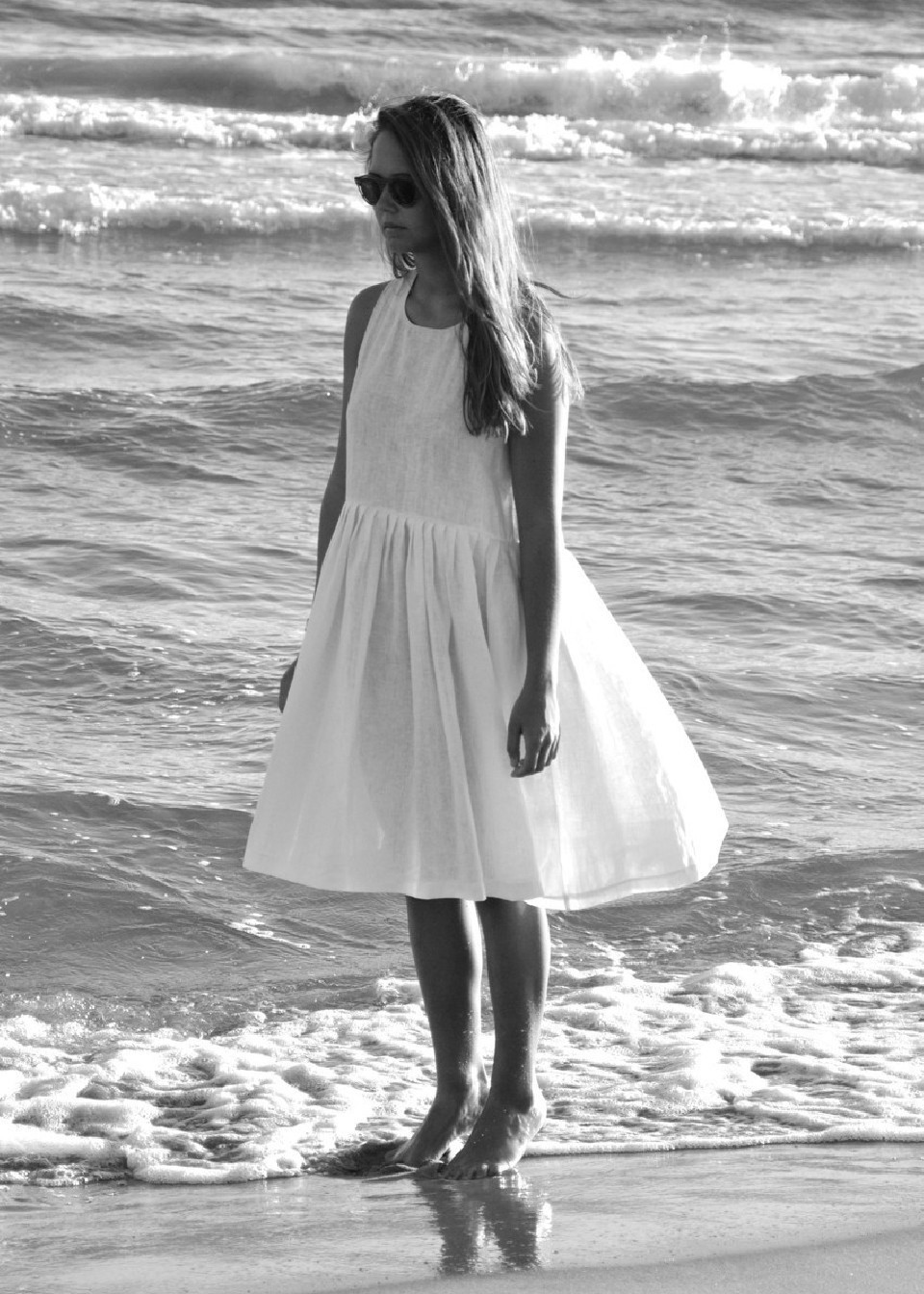 Pleated dress, sleeveless, white linen