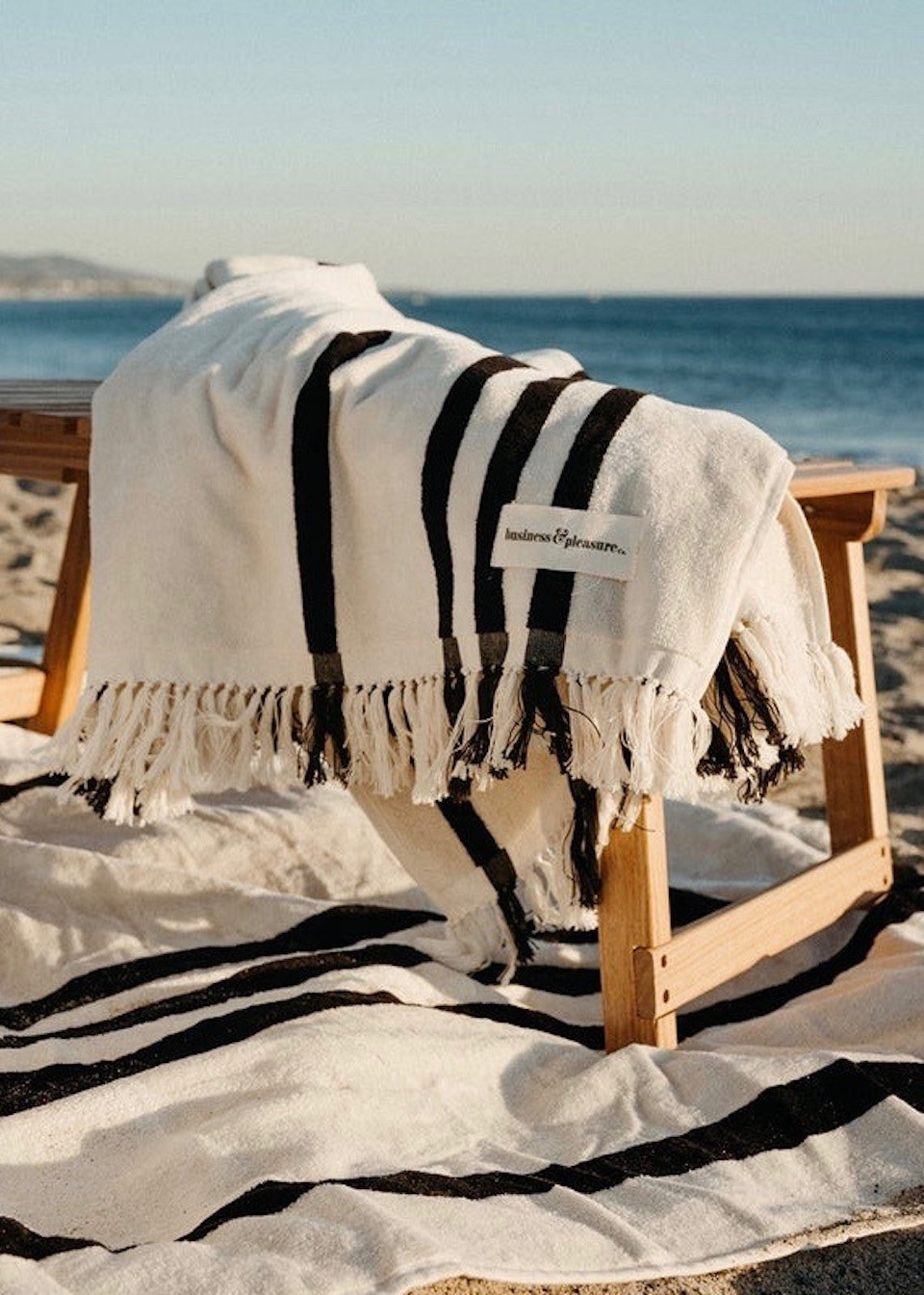 Serviette de plage rayée - BUSINESS & PLEASURE Serviette de plage rayée - BUSINESS & PLEASURE