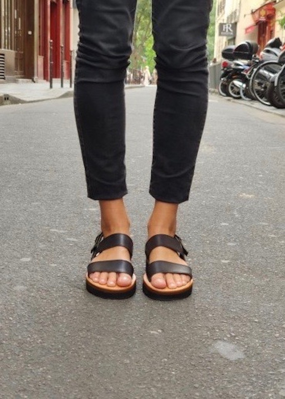 SANDALES COMPENSEE EN CUIR NOIR - LA BOTTE GARDIANE