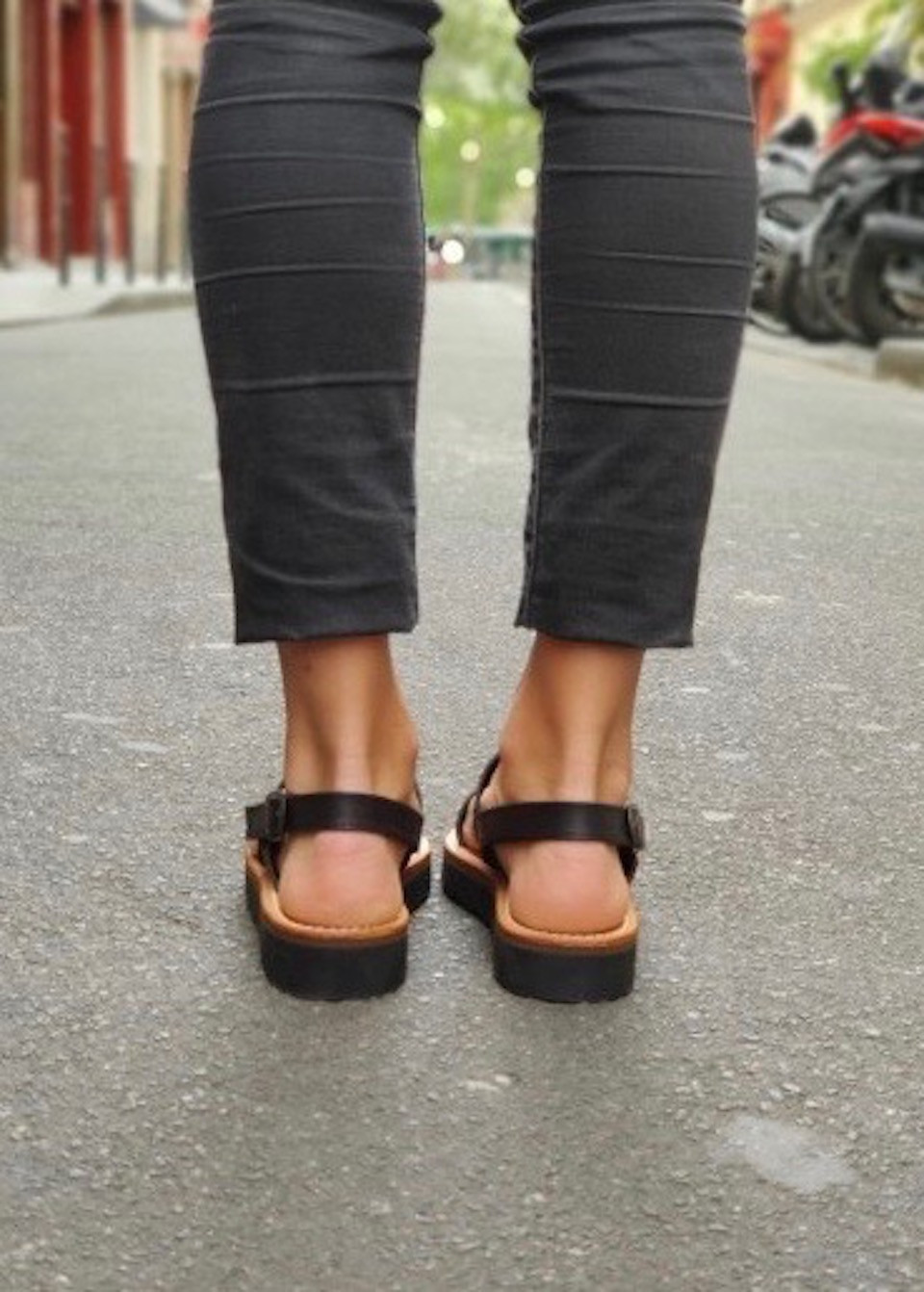 SANDALES COMPENSEE EN CUIR NOIR - LA BOTTE GARDIANE