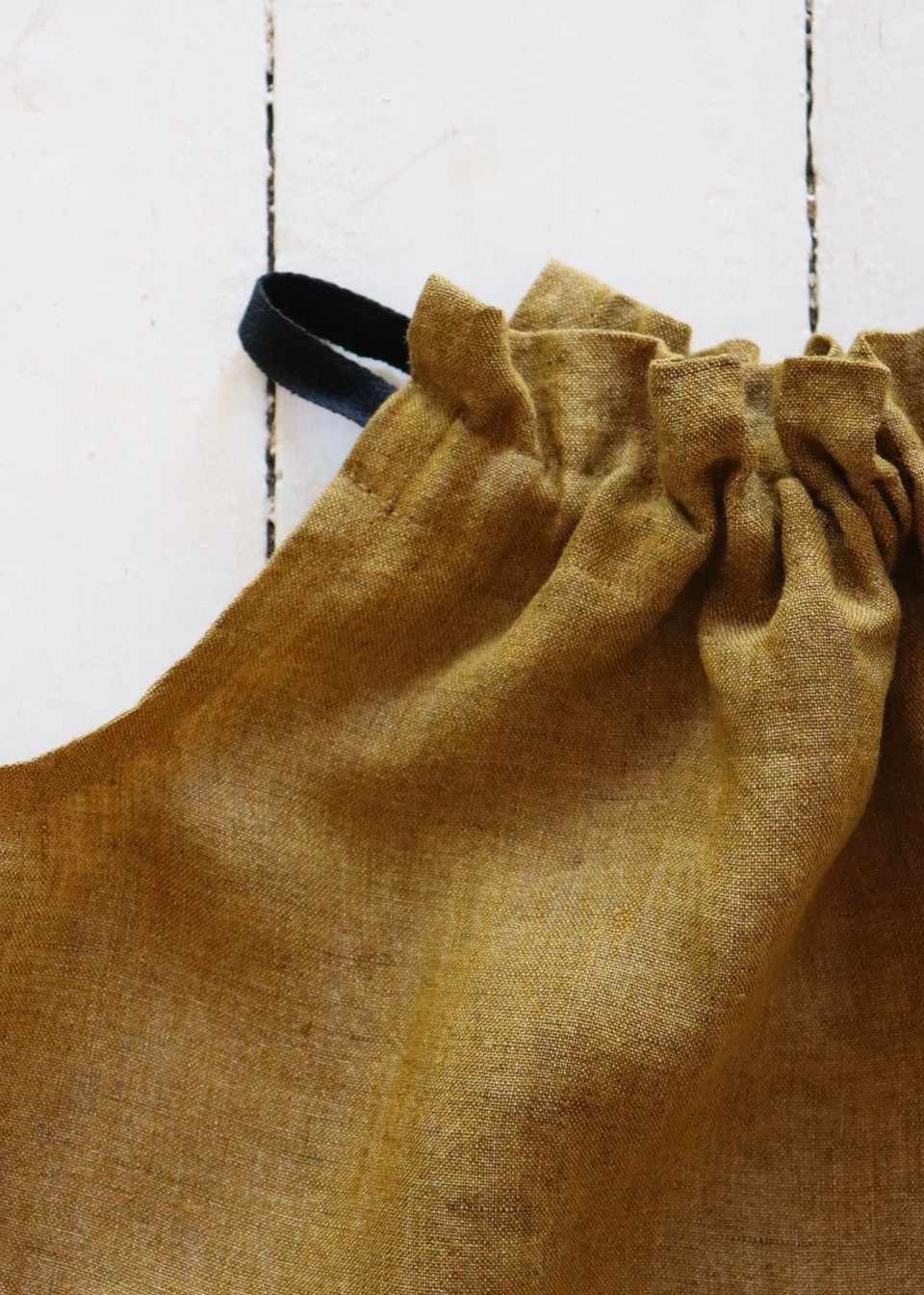 Knotted blouse in mustard linen - LE VESTIAIRE DE JEANNE Knotted blouse in mustard linen - LE VESTIAIRE DE JEANNE