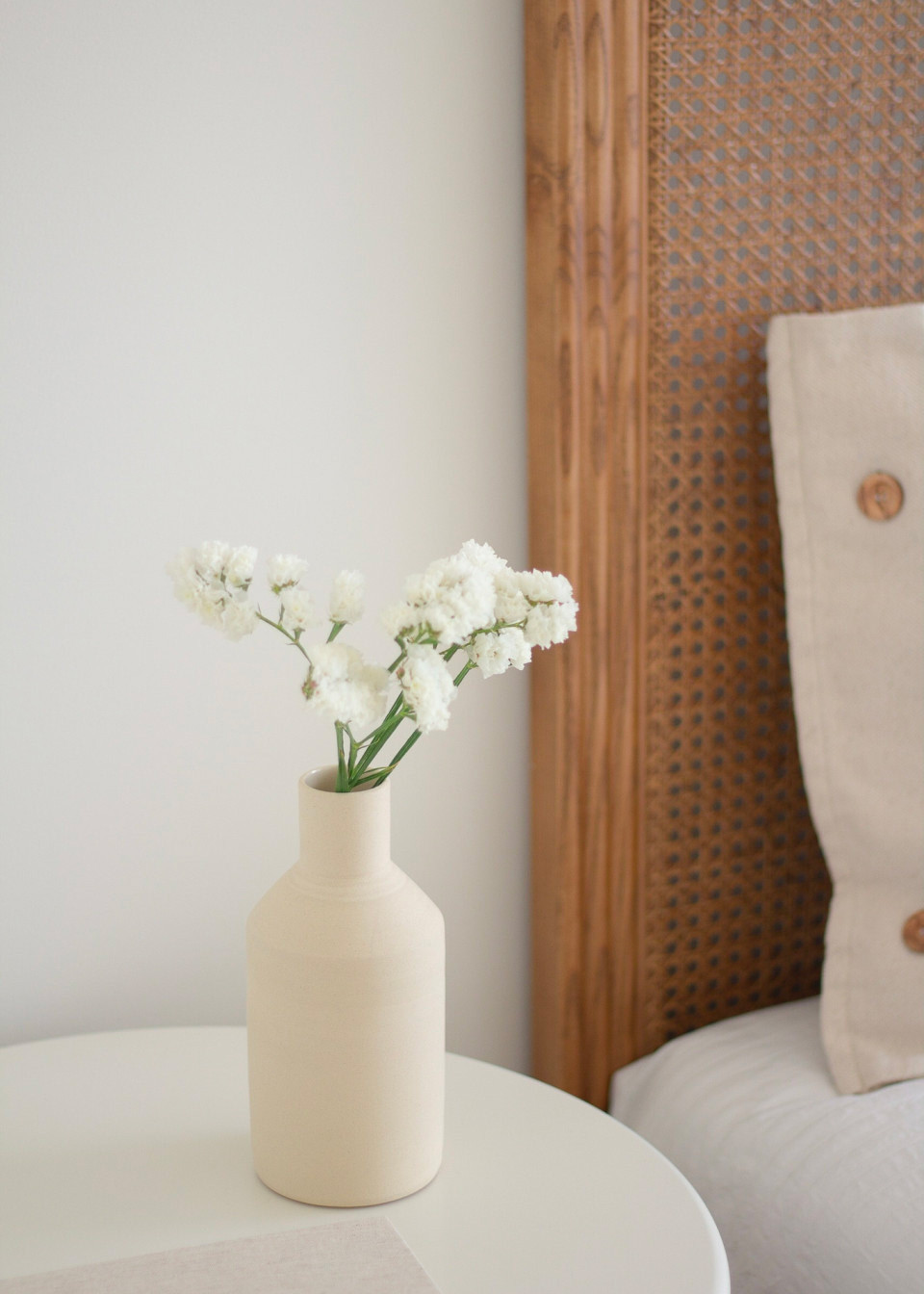 Vase in natural stoneware