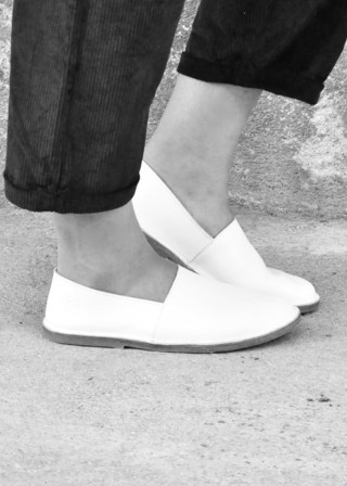 Chaussures plates en cuir blanc la botte gardiane