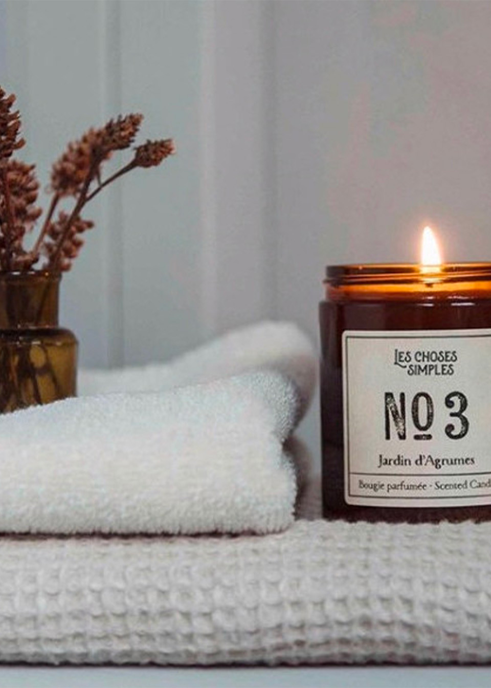 Scented candle "Jardin d'Agrumes" - LES CHOSES SIMPLES Scented candle "Jardin d'Agrumes" - LES CHOSES SIMPLES