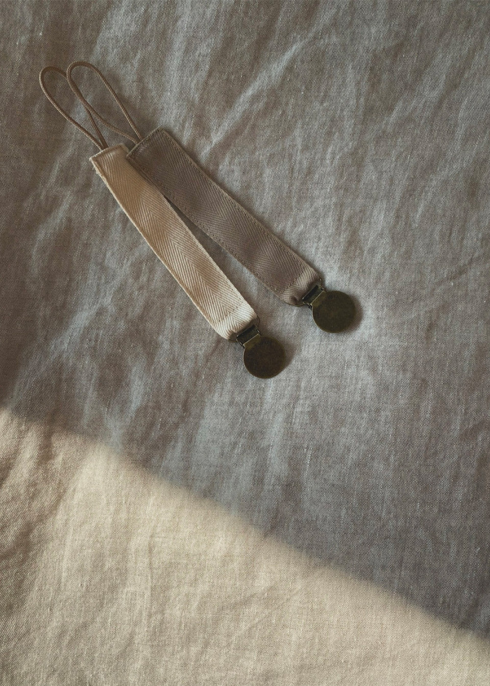 Attache-tétine en coton - gris