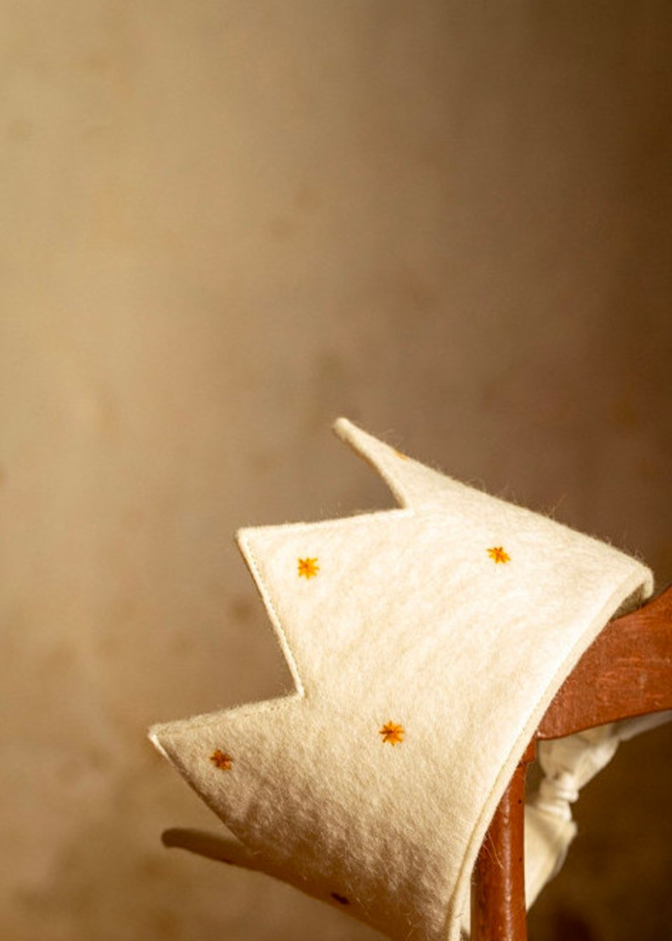 Natural felted crown - MUSKHANE