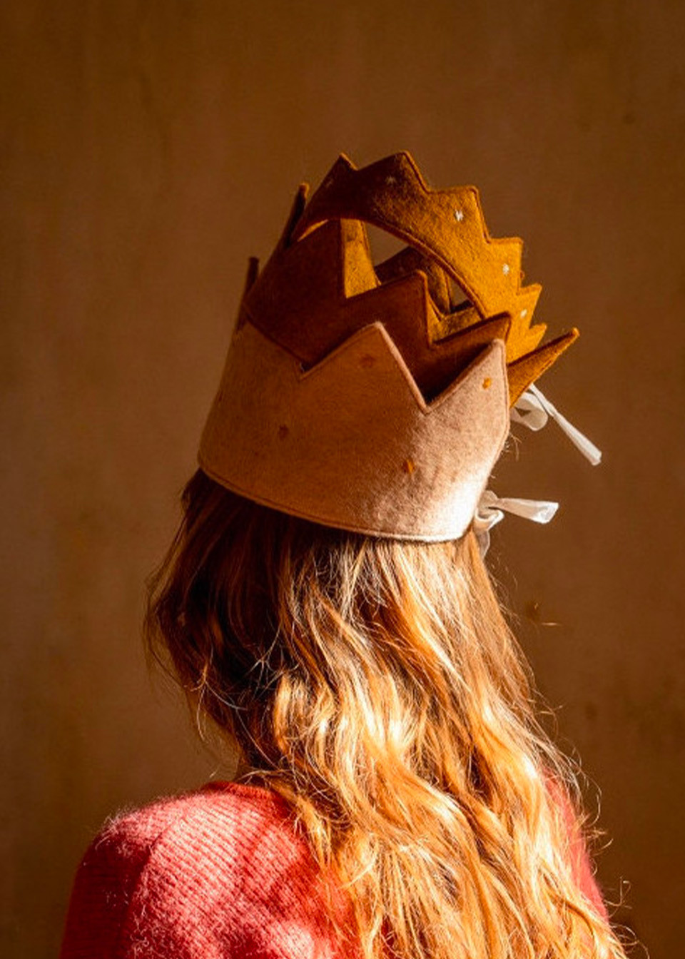 Golden felted crown - MUSKHANE