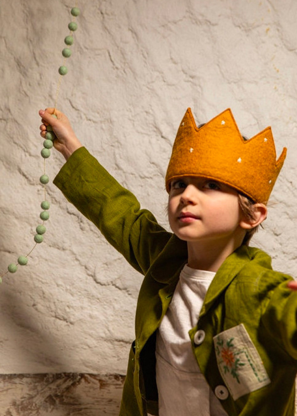 Golden felted crown - MUSKHANE