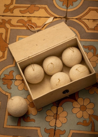 Hanging golden baubles box - MUSKHANE