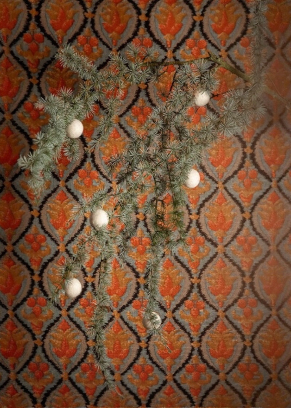 Hanging golden baubles box - MUSKHANE