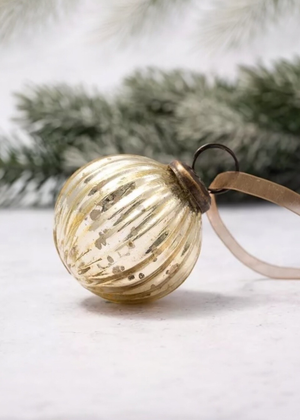 Boule pour sapin en verre or - BOLLYWOOD CHRISTMAS Boule pour sapin en verre or - BOLLYWOOD CHRISTMAS