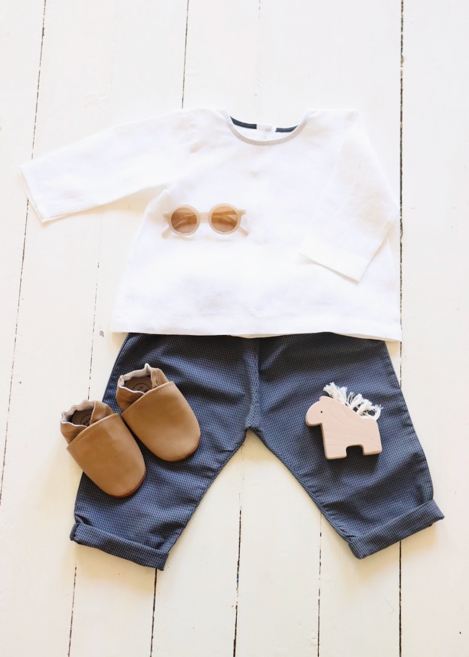 Pantalon bébé en vichy bleu - LE VESTIAIRE DE JEANNE Pantalon bébé en vichy bleu - LE VESTIAIRE DE JEANNE