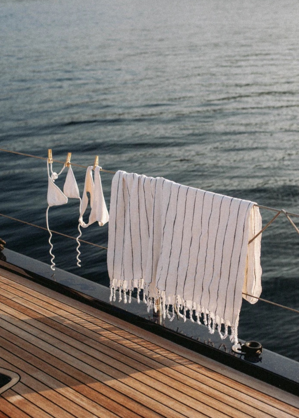 Drap de plage sur noir - MIZAR & ALCOR Drap de plage sur noir - MIZAR & ALCOR