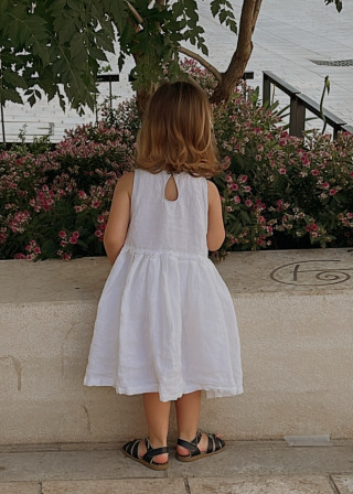 Pleated dress, sleeveless, white linen