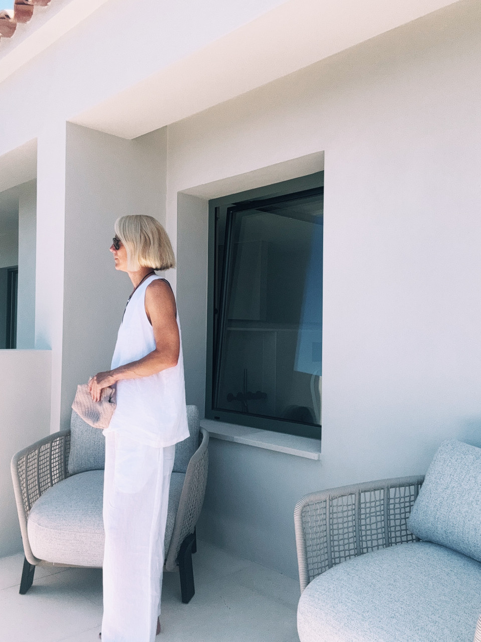 Sleeveless blouse, round neck, white linen Sleeveless blouse, round neck, white linen