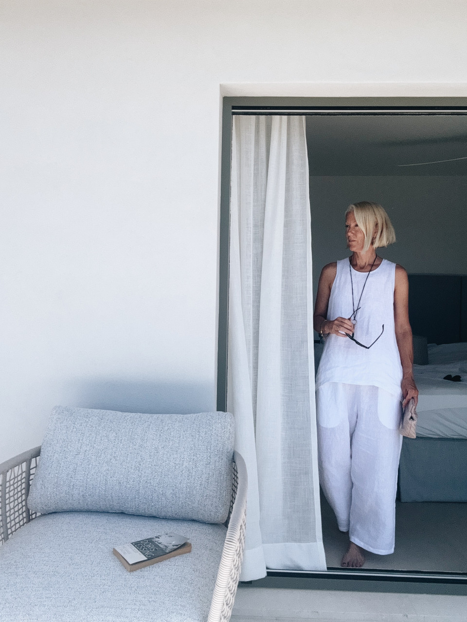 Sleeveless blouse, round neck, white linen Sleeveless blouse, round neck, white linen