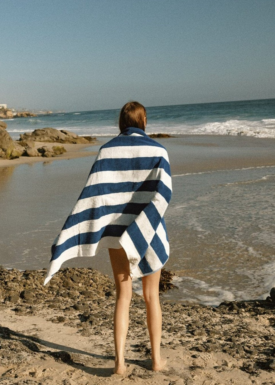 Beach towel in large blue stripes - BUSINESS & PLEASURE