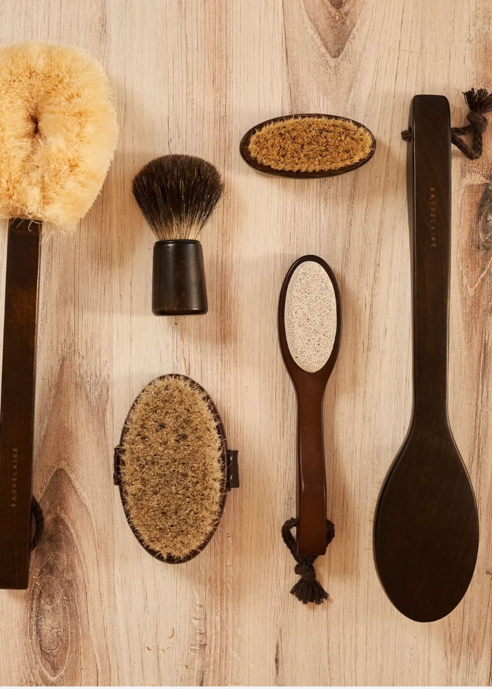Bath Brush with Handle in Beechwood - BAUDELAIRE