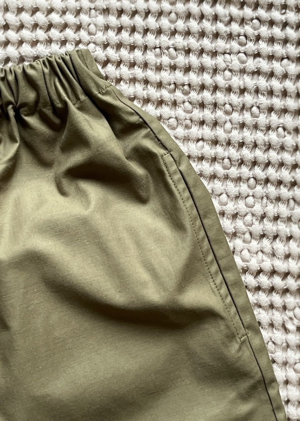 Kid trousers in khaki poplin - LE VESTIAIRE DE JEANNE