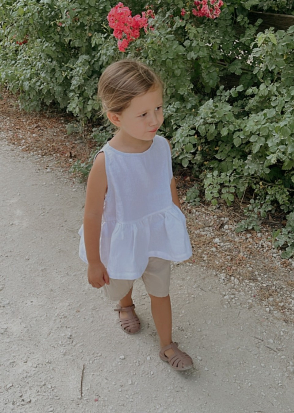 Sleeveless pleated blouse, white linen - LE VESTIAIRE DE JEANNE