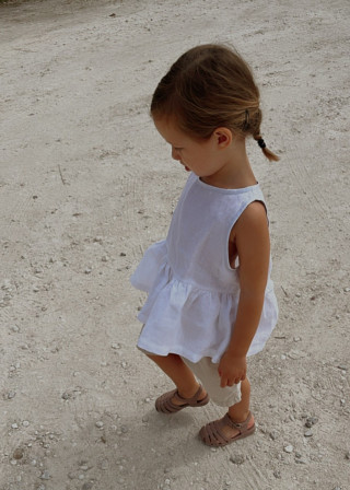 Sleeveless pleated blouse, white linen - LE VESTIAIRE DE JEANNE