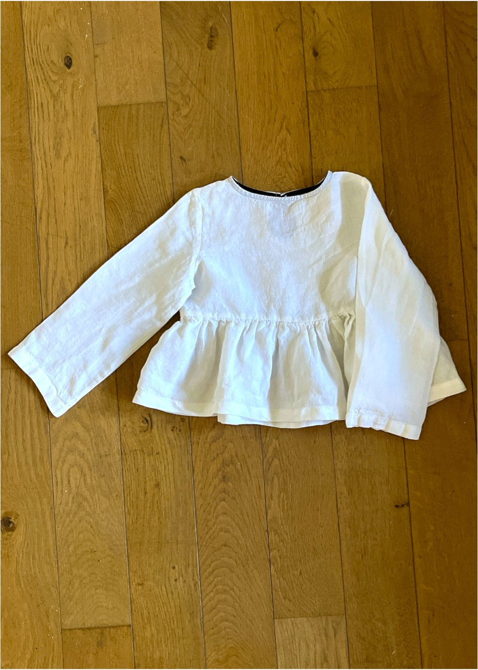 Long sleeves pleated blouse, white linen - LE VESTIAIRE DE JEANNE Long sleeves pleated blouse, white linen - LE VESTIAIRE DE JEANNE