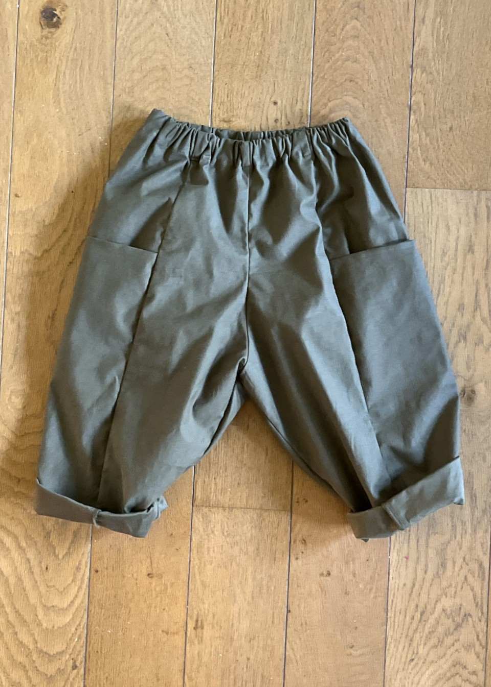 Pantalon 09 enfant en popeline kaki - LE VESTIAIRE DE JEANNE Pantalon 09 enfant en popeline kaki - LE VESTIAIRE DE JEANNE