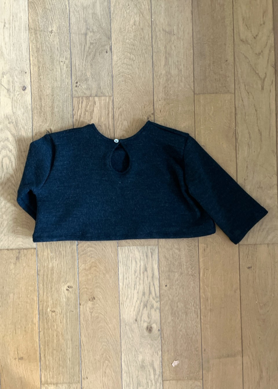 Pull court en jersey gris sombre - LE VESTIAIRE DE JEANNE