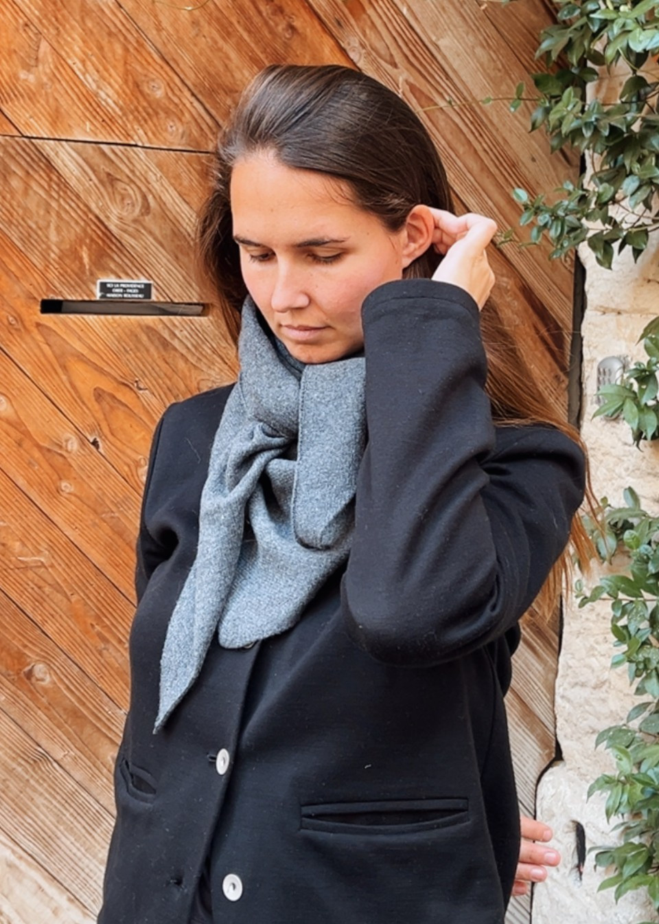 Echarpe triangulaire oversize en laine merinos anthracite - TBCo