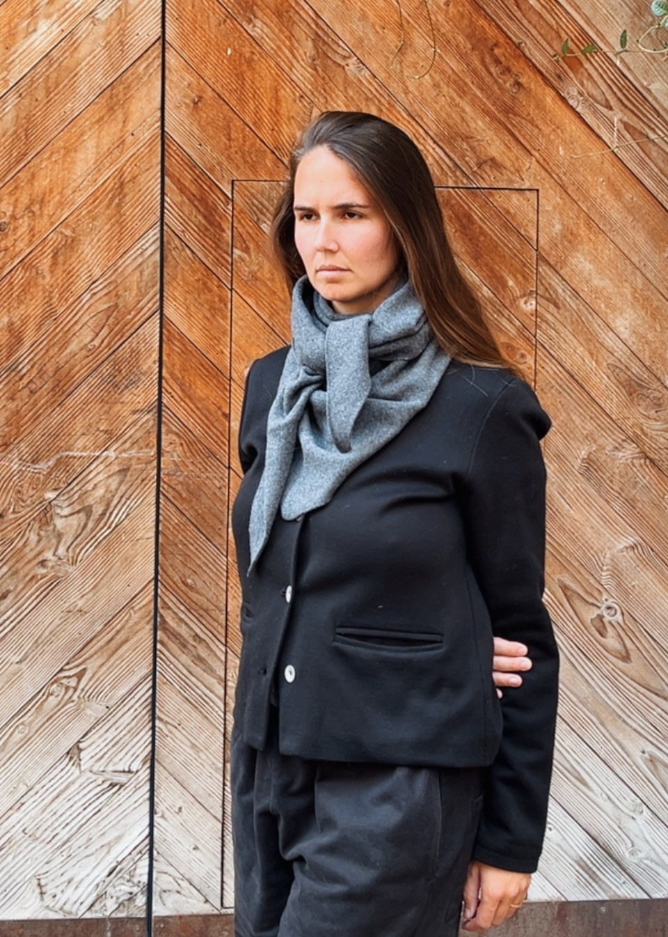 Echarpe triangulaire oversize en laine merinos anthracite - TBCo