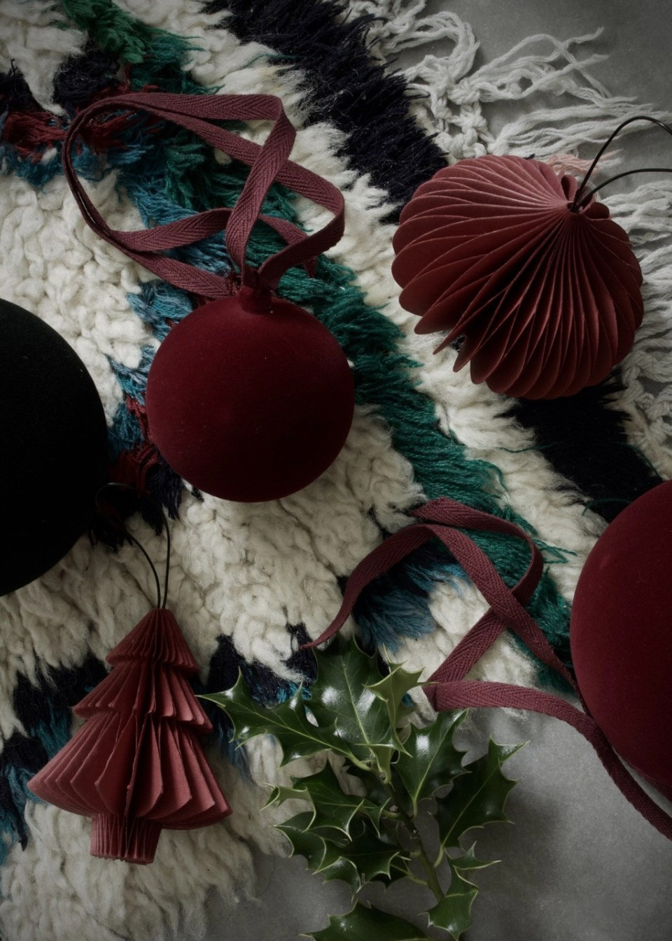 Red velvet Christmas ornament - NORDSTJERNE