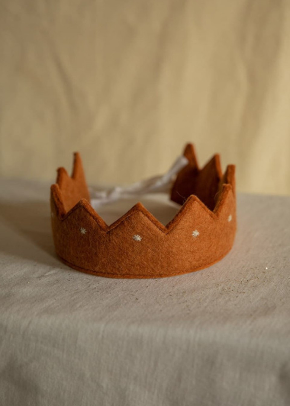 Caramel felted crown - MUSKHANE