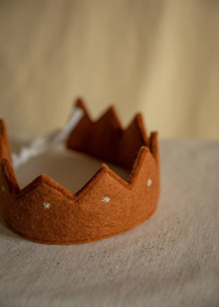 Caramel felted crown - MUSKHANE