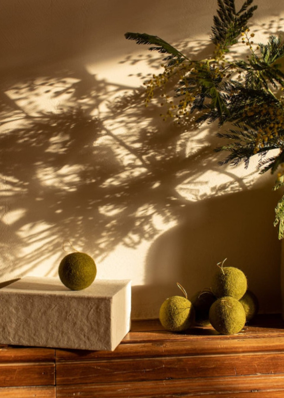 Hanging golden baubles box - MUSKHANE