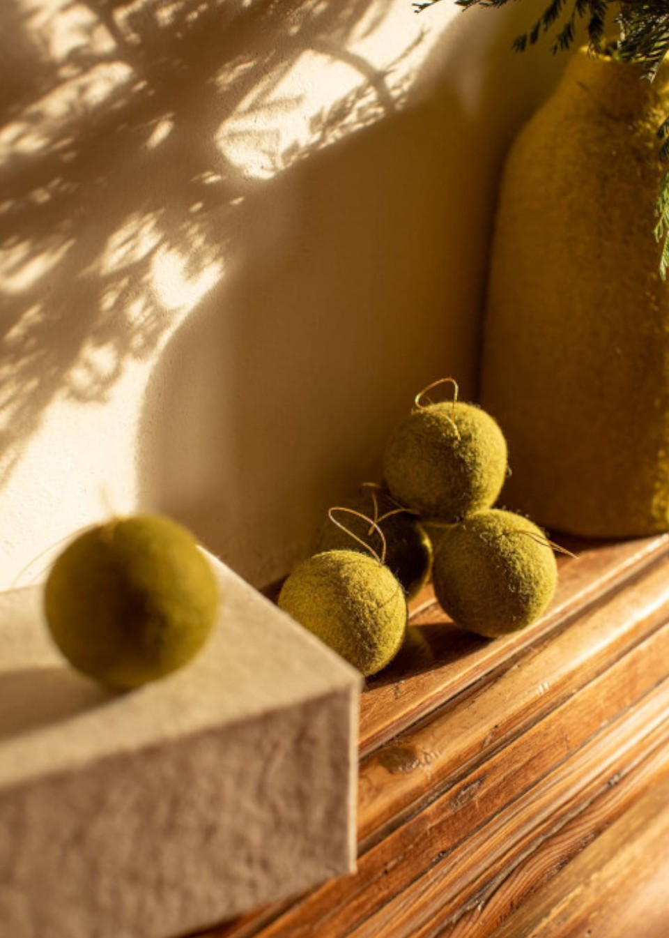 Hanging golden baubles box - MUSKHANE