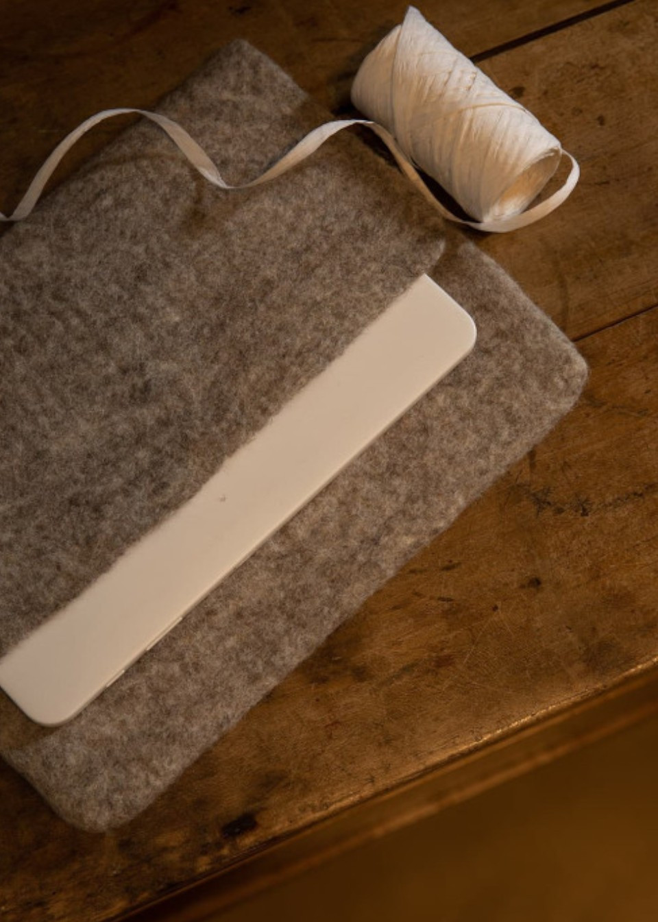 Grey Felted Pouch - MUSKHANE