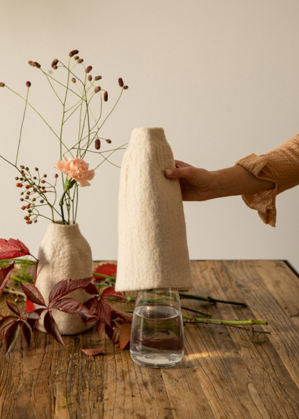 Vase cover in white felt wool - MUSKHANE