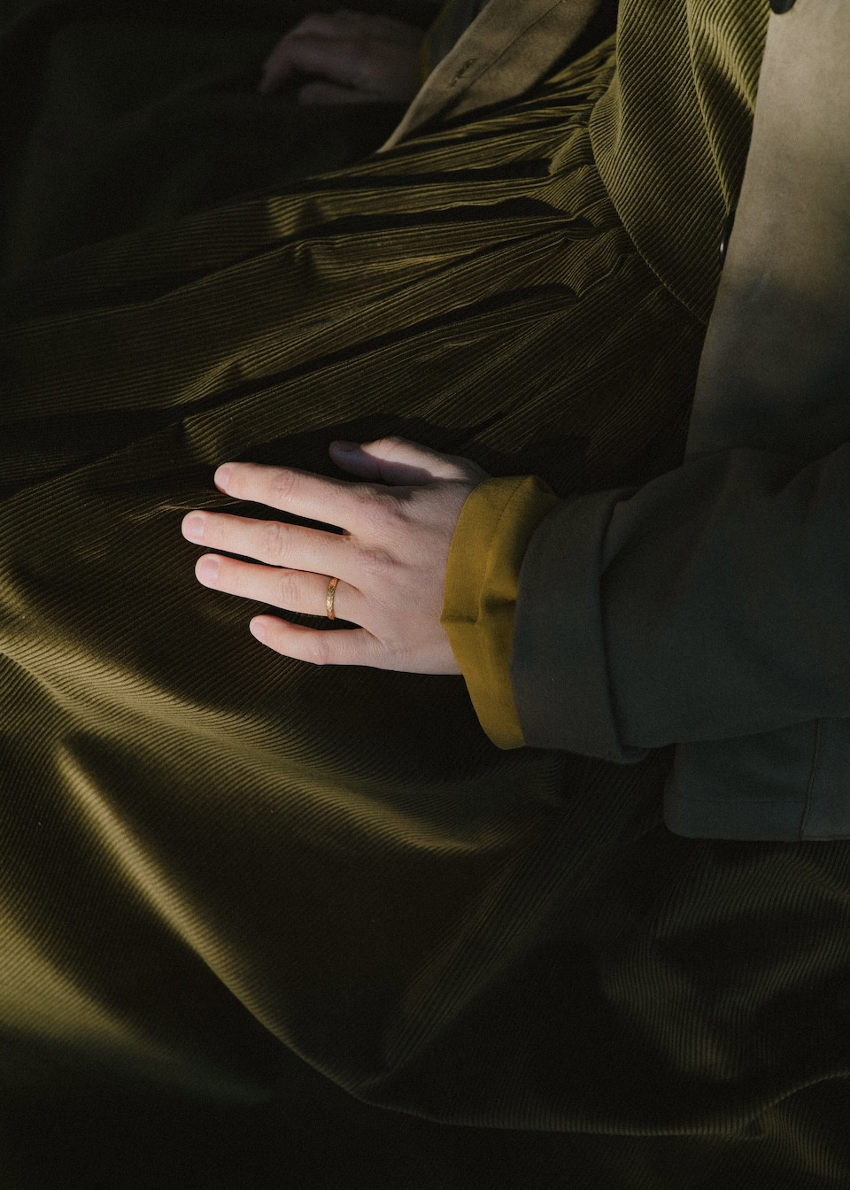 Robe à plis en velours vert bouteille - LE VESTIAIRE DE JEANNE