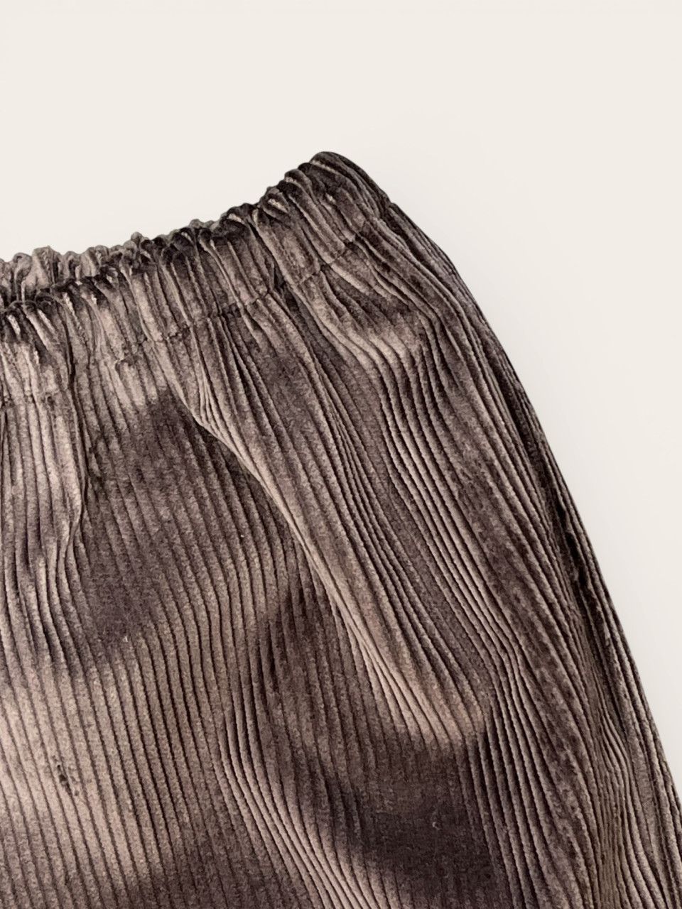 Pantalon bébé en velours gris souris - LE VESTIAIRE DE JEANNE