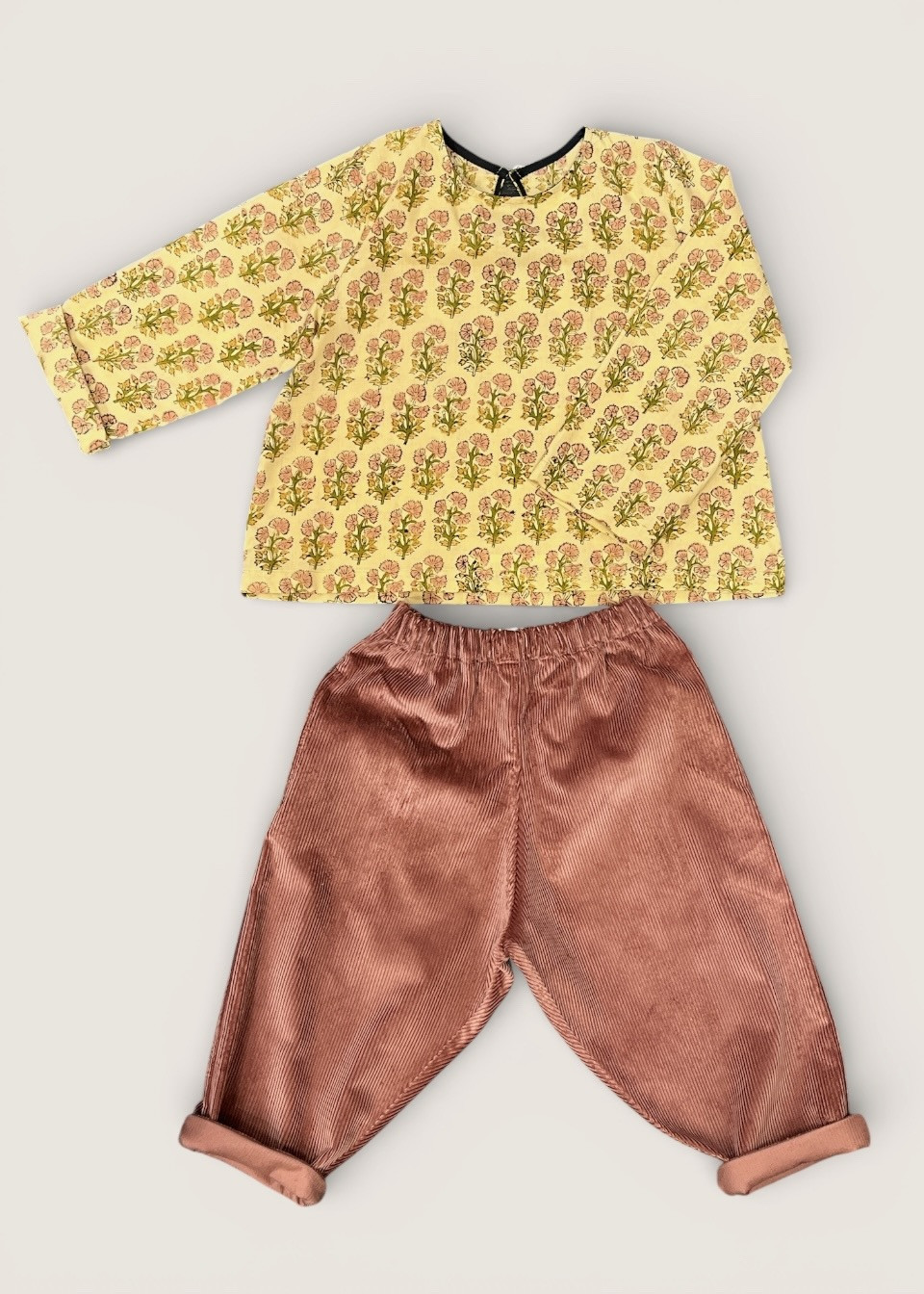 Pantalon enfant en velours vieux rose - LE VESTIAIRE DE JEANNE