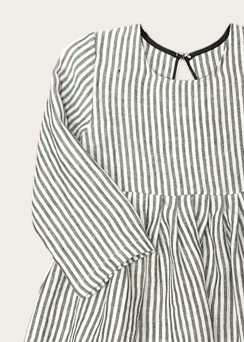 Pleated dress, long sleeves, light stripes linen