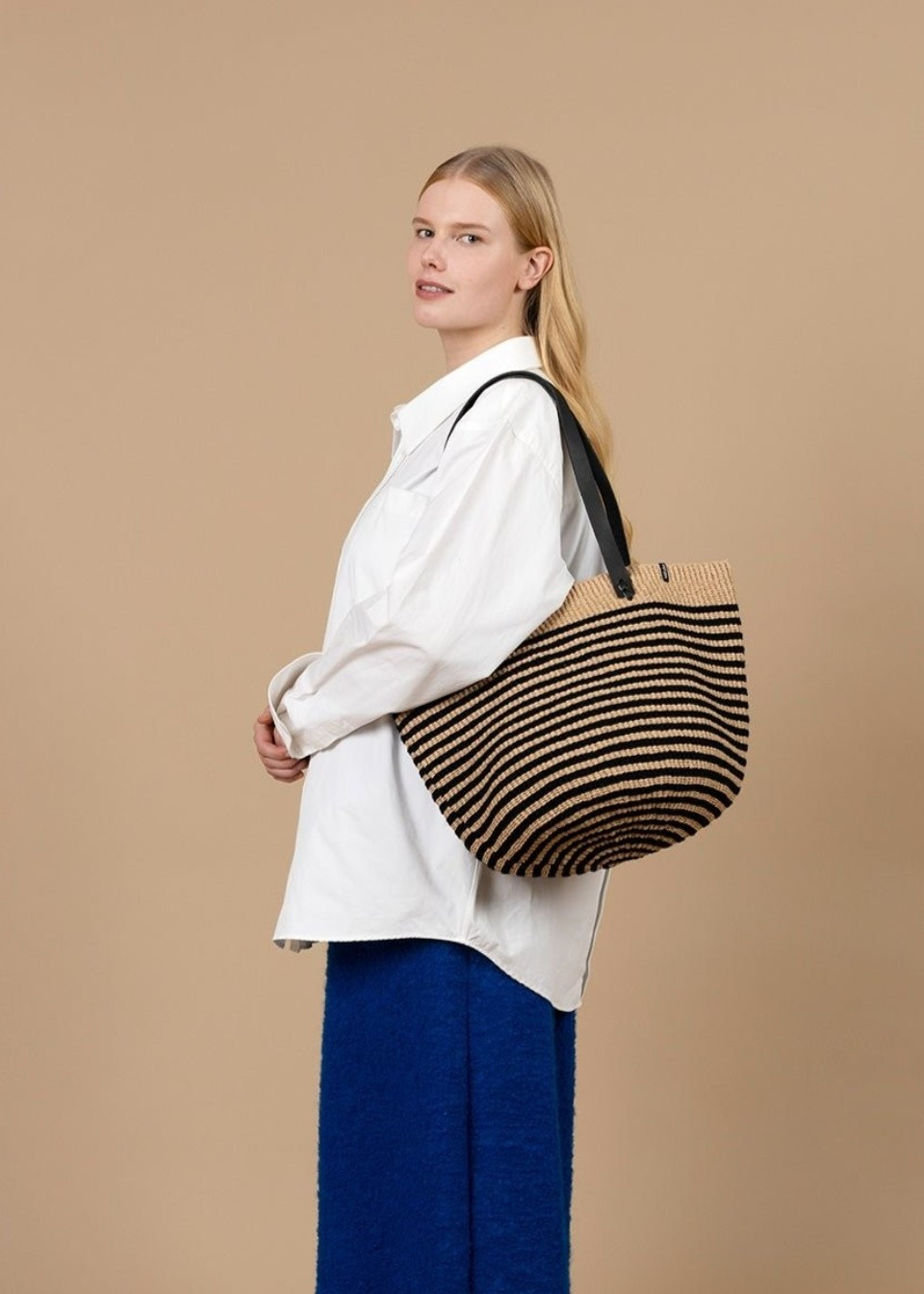 Panier Pamba à rayures avec anses en cuir noir - MIFUKO