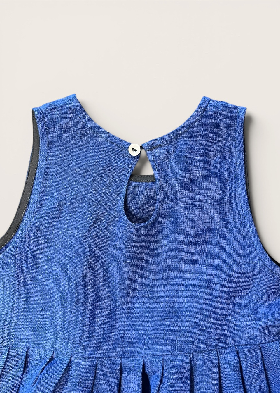 Pleated dress, sleeveless, blue linen