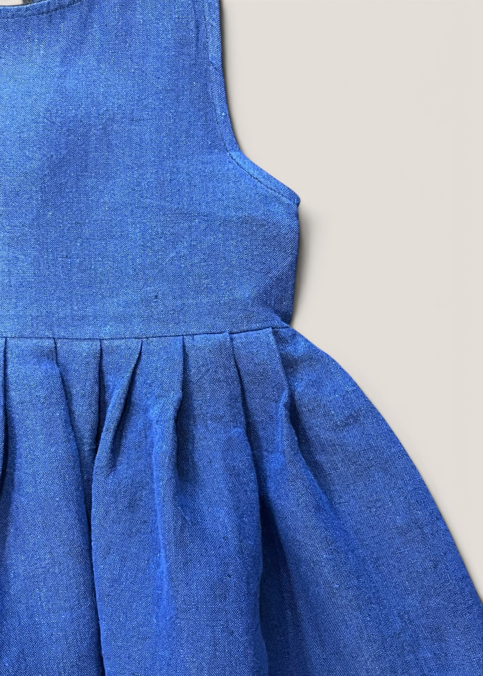 Robe à plis sans manches, lin bleu