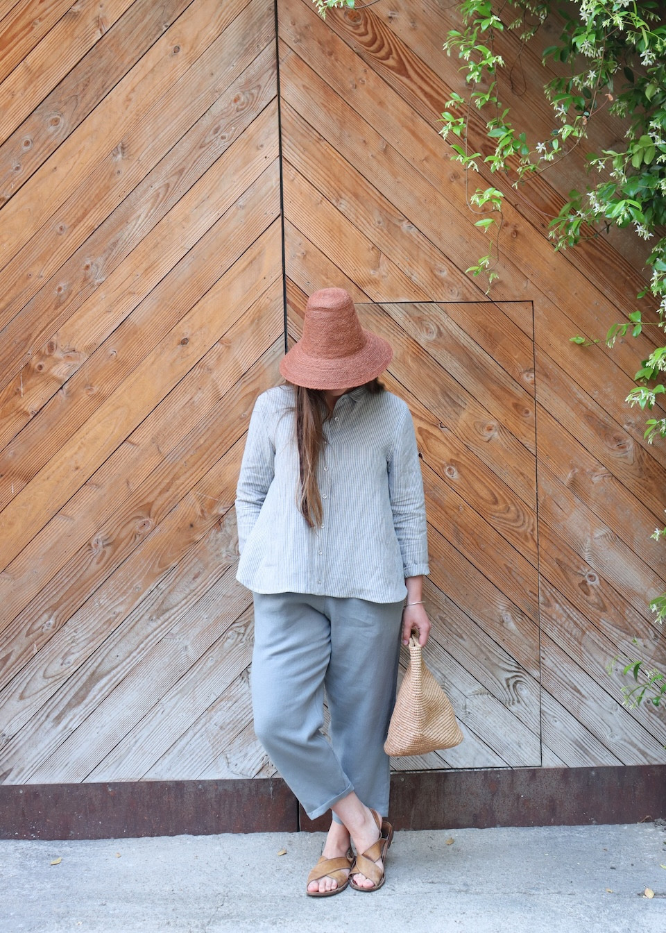Pleated shirt in sky blue striped linen - LE VESTIAIRE DE JEANNE